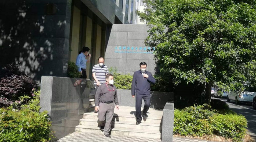 松江⼈⺠政府區(qū)⻓李謙⼀⾏視(shì)察上(shàng)海(hǎi)科(kē)源